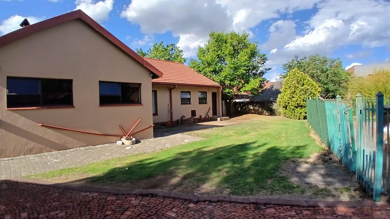 4 Bedroom Property for Sale in Pellissier Free State